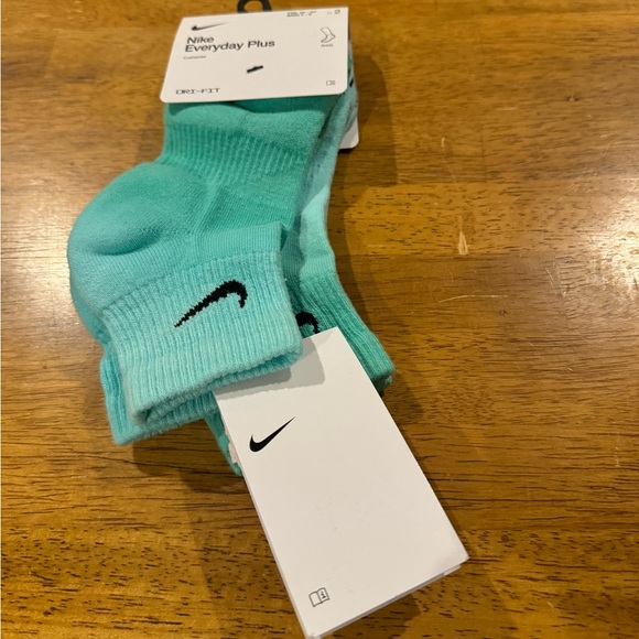 Nike Everyday Plus 2 Pair Ankle Socks Green Lime DH6304 906 Small New With Tags - Picture 1 of 5